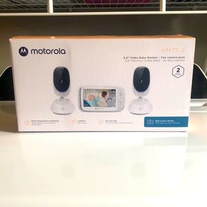 NEW Motorola VM75-2 Baby Monitor 2 Cameras Split Screen